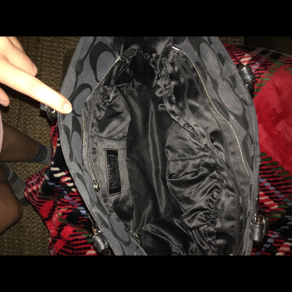 Large authentic Coach handbag - Picture 2 of 5